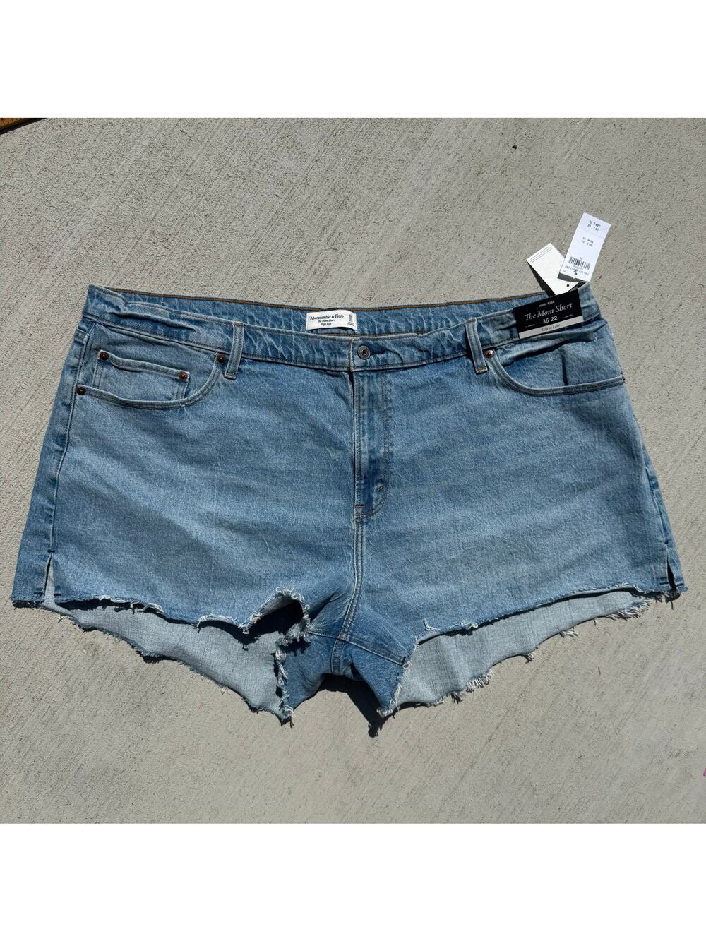 Abercrombie and Fitch The Mom Short High Rise Jean Denim Blue Size 36/22 NWT